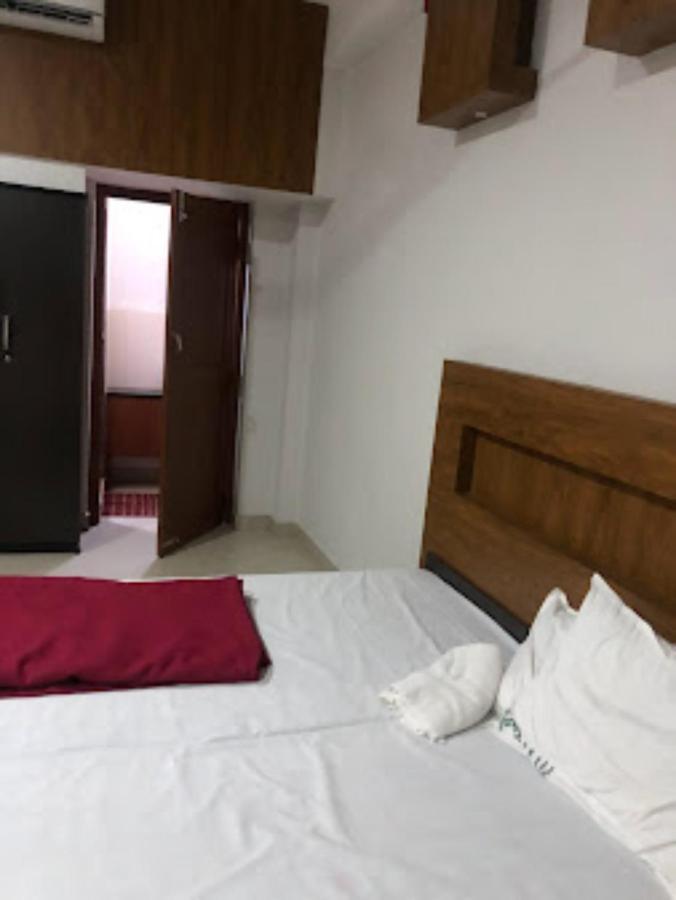 Redbell Suites Residency Kondotty Ngoại thất bức ảnh
