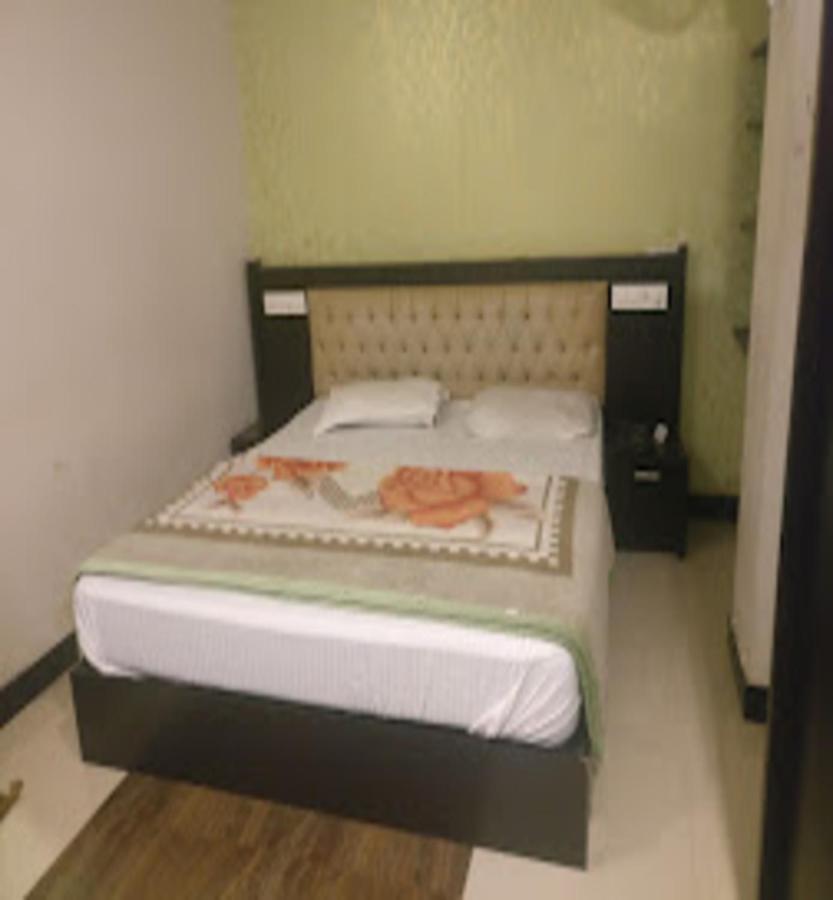 Redbell Suites Residency Kondotty Ngoại thất bức ảnh